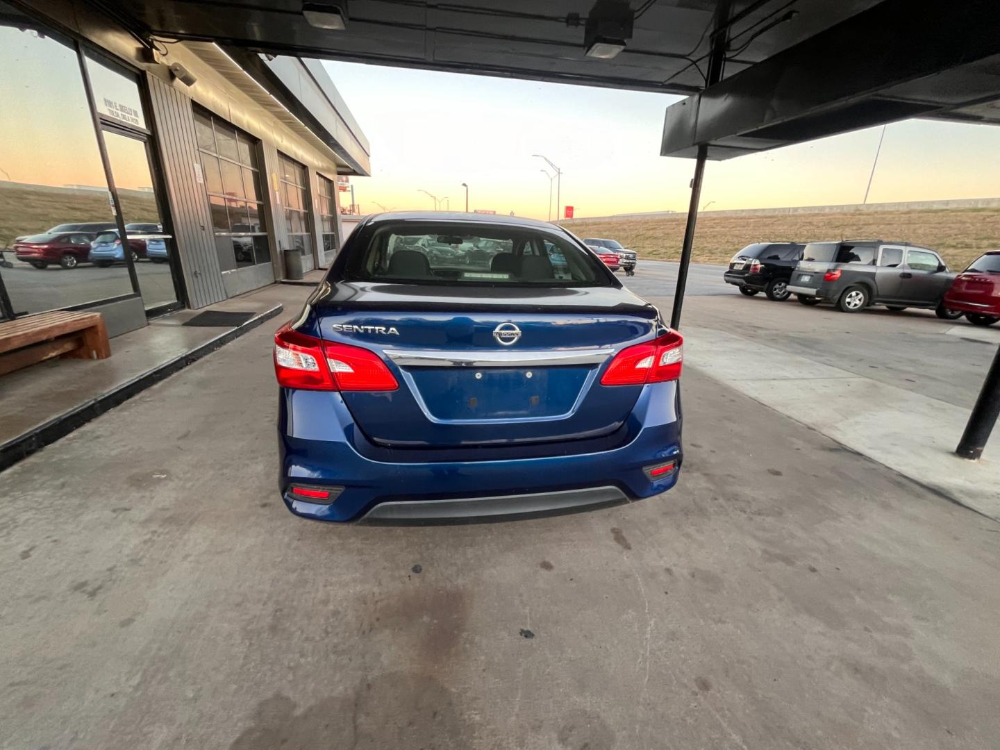 2018 BLUE NISSAN SENTRA SR; S; SL; SV S CVT (3N1AB7AP1JY) with an 1.8L L4 SFI DOHC 16V engine, CVT transmission, located at 8101 E. Skelly Dr., Tulsa, OK, 74129, (918) 592-3593, 36.121891, -95.888802 - Photo#4